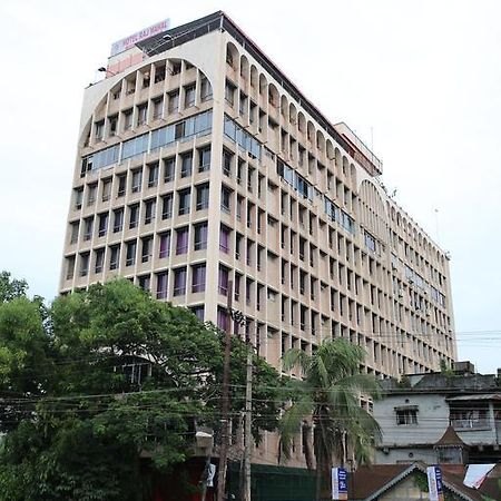 호텔 라즈마할 구와하티 외부 사진